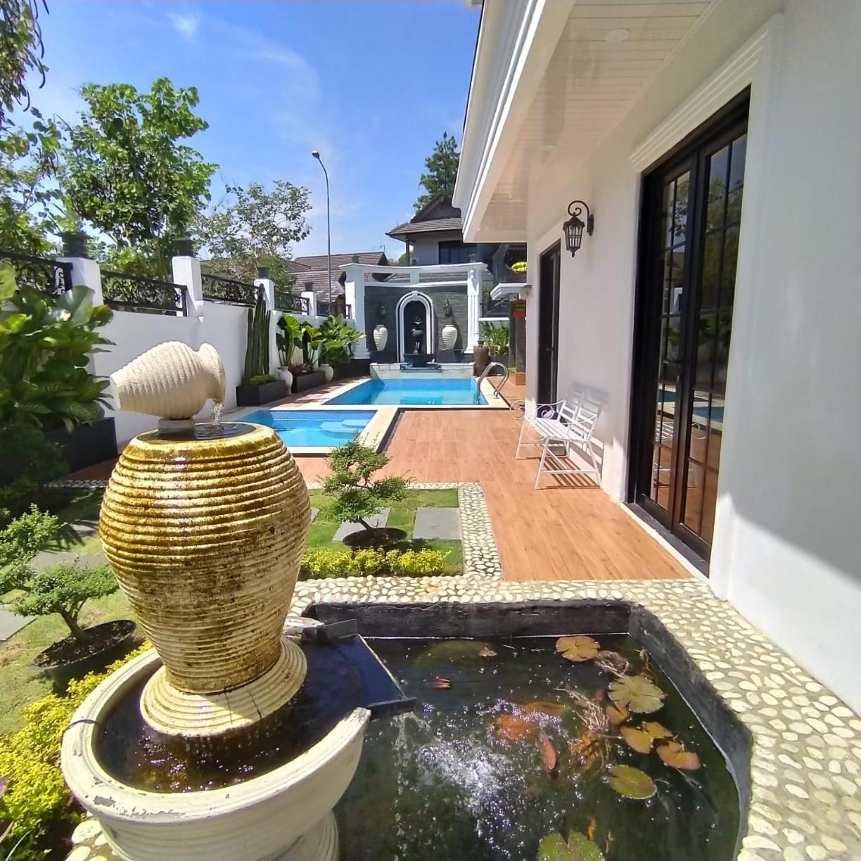 Villa Kota Bunga Malini 7 Cinengangirang Exterior foto